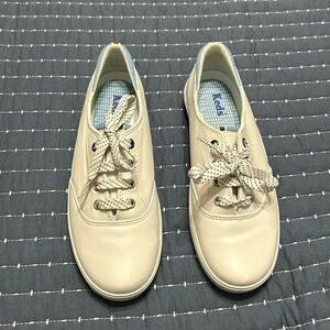 KEDS (White) Size 6